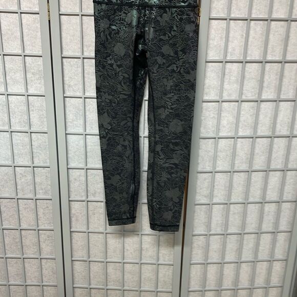 Lululemon Wunder Train High-Rise Crop Foil, Size 4. - Picture 4 of 10